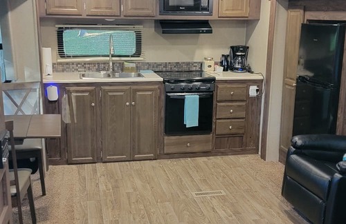Battletown Casa | Cozy RV on the river.