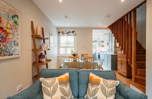 Lewes Cabaña | Cleve Cottage by inspirestays.com - a cottage that sleeps 4 guests in 2 bedrooms