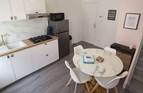 Armentieres Casa | La Belle Armentières Art Deco House, 15 min from Lille & 5 min from Belgium