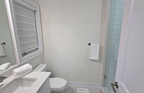 Vaughan Casa | All the luxuries of Home, 25mins to Airport & 5kms to Canada's Wonderland!