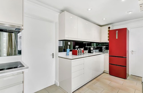 Bierton Apartamento | Aspen Cl – Private Room in 4-Bed Retreat with Gym