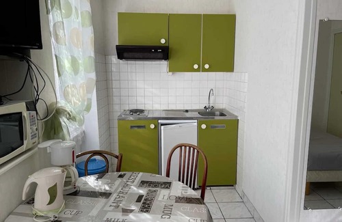Neris-les-Bains Apartamento | Homerez - Studio in Néris-les-Bains
