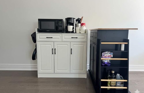 Vaughan Casa | Luxury Vaughan HomeStay – 1BR, Free Parking, Prime Location, 5Min to Wonderland