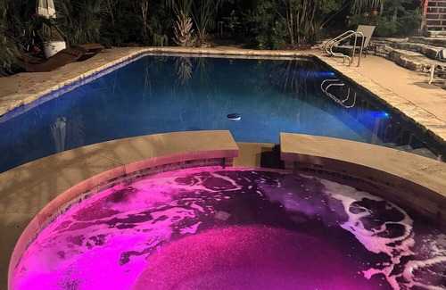 Bastrop Cabaña | Charming Studio in wonderful Bastrop with Pool