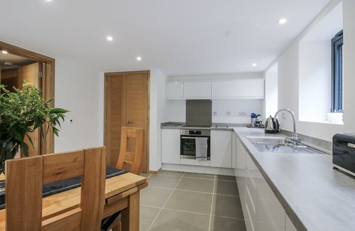 Bishops Castle Casa | THE BARN, luxury holiday cottage, with open fire in Bishop's Castle