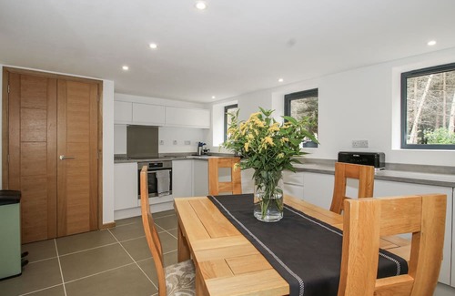 Bishops Castle Casa | THE BARN, luxury holiday cottage, with open fire in Bishop's Castle