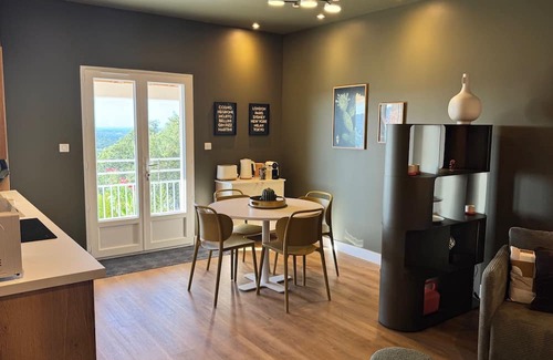 Faugeres Casa | Intimate, upscale escape - Gîte for adults
