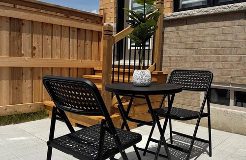 Vaughan Casa | Modern Private Suite with sofabed. Prime location in Vaughan, 5Min to Wonderland