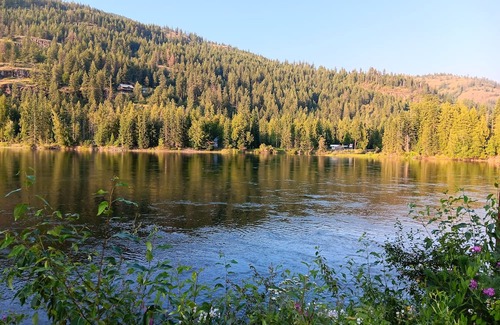 Clark Fork Alquiler De RV | Beautiful Clark Fork Riverside RV site
