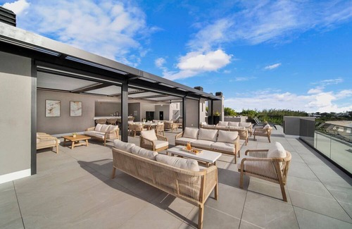 Brighton Villa | Allure 402 Summary: L