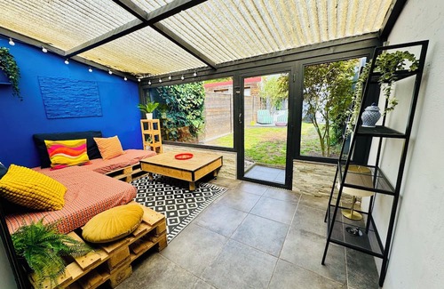 Hallennes-lez-Haubourdin Casa | Groovy House, 10min from Lille, with electronic dart board