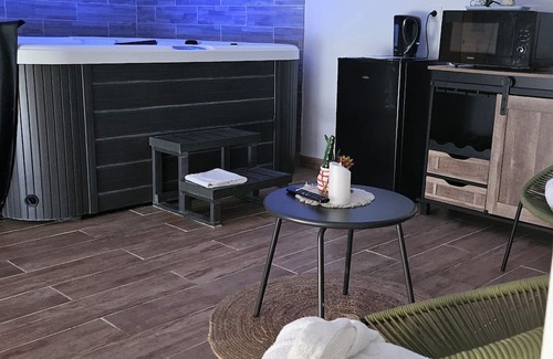 Cernoy Apartamento | Romantic getaway with private spa-O'spa des 3 étôts