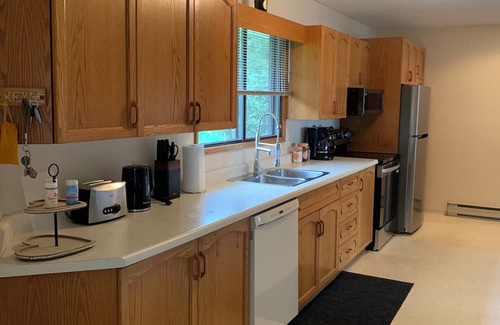 Unorganized Thunder Bay District Casa | 7-bed lakefront house with sauna, beach & boat launch — 15 min from Thunder Bay.