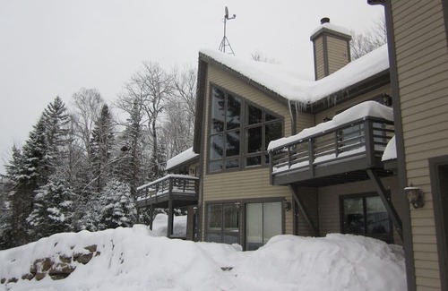 Sainte-Marguerite-du-Lac-Masson Chalet De Esquí | Panoramic view of Lac Masson. A lot of activities! Rental 31 days and more