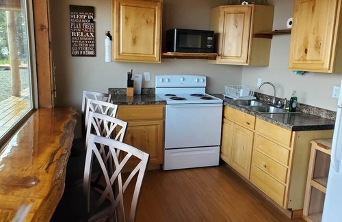 Coffman Cove Cabina | Escape to Your Beachfront Paradise in Whale Point, Coffman Cove, Alaska!