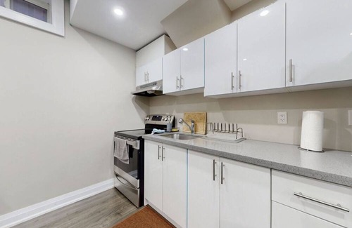 Ajax Casa | Basement SuitenWelcome to your home away from home Our private basement suite