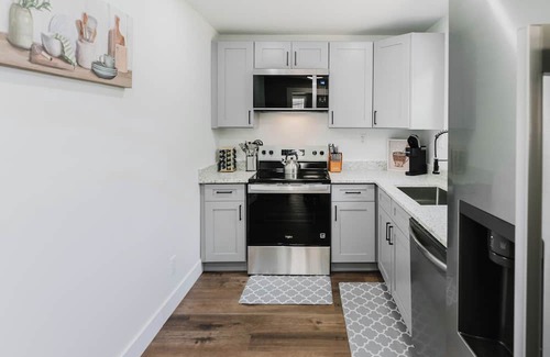 College Heights Casa | Modern Renovated 3-Bed Near Ann Arbor & Ypsilanti