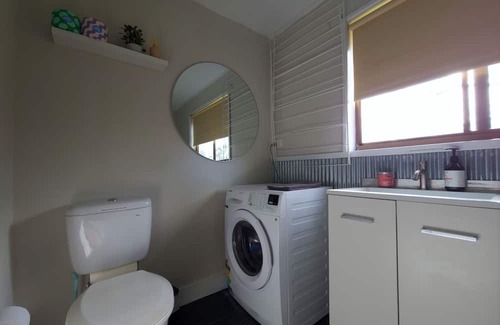 Frog Rock Apartamento | The Burrow Guest Suite at Resteasy Farmstay
