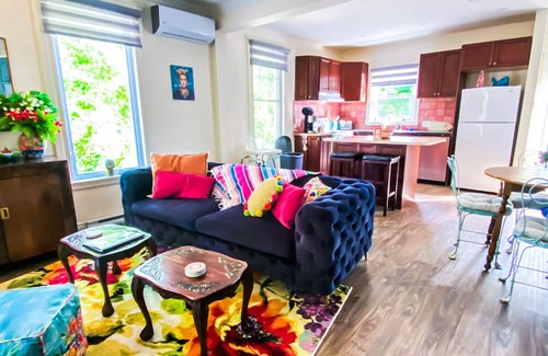 Hudson Apartamento | Frida Kahlo-Themed Apartment for Families - Steps to Beach, Vibrant Art & Nature