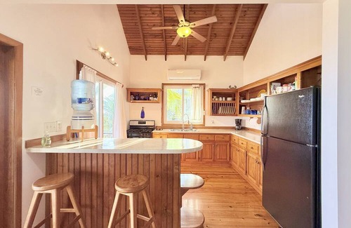 Antoneys Cay Cabaña | Beautiful 3-bedroom Island Home in West Bay with an Ocean View and a Pool