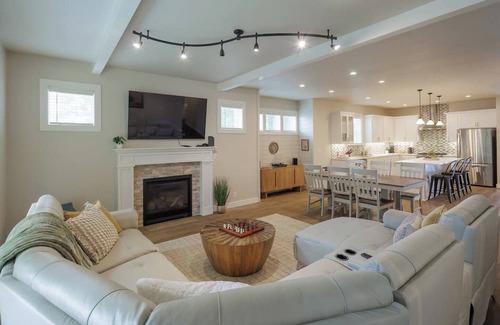 West Eugene Apartamento | The PNW Premiere: Close to UO and Autzen stadium