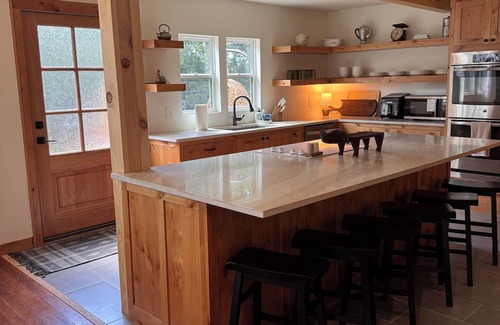 Saint Jo Casa | Emma Sue-walking distance to Red River Station