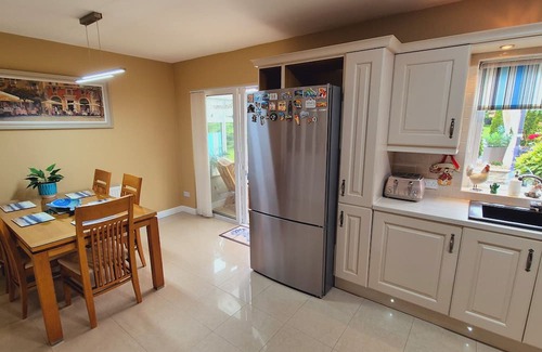 Coolaney Casa | Beautiful House in Co. Sligo with Private Bar, Pool Table & Guided Minivan Tours