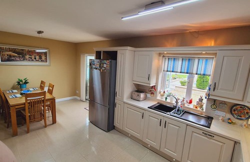 Coolaney Casa | Beautiful House in Co. Sligo with Private Bar, Pool Table & Guided Minivan Tours