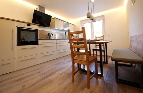 Unterkirnach Apartamento | Apartment 'Holzwieb' with Private Terrace, Shared Garden and Wi-Fi