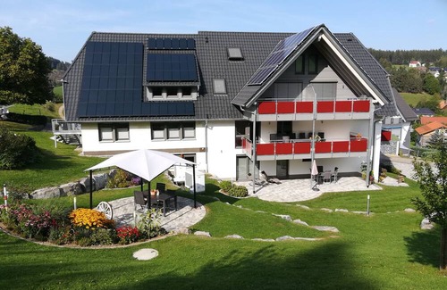 Unterkirnach Apartamento | Apartment 'Holzwieb' with Private Terrace, Shared Garden and Wi-Fi