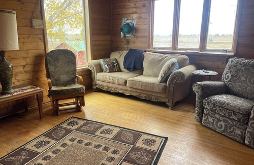 Zurich Otro | Ranch house between Zurich and Harlem hunting, hiking, & quiet. Family friendly