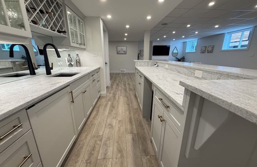 Township of Woolwich Casa | Charming Executive Bungalow with Hot Tub, close to St. Jacobs