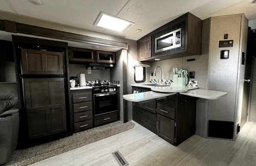 Questa Casa | Spacious Camper on a Llama Rescue Ranch with Stunning Views near Questa, New Mexico