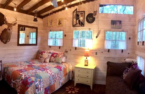 Dunlap Cabina | Tree House Glamping near Fall Creek Falls State Park and Chattanooga, Tennessee