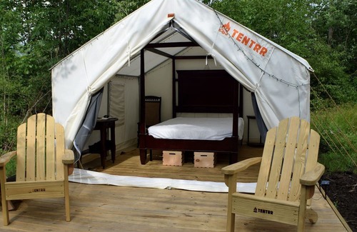 Madison Alquiler De RV | Gorgeous Tent Rental Great for Glamping in Ohio