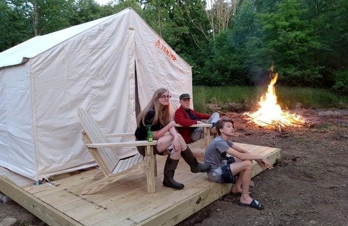 Madison Alquiler De RV | Gorgeous Tent Rental Great for Glamping in Ohio
