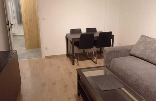 Krotoszyn Apartamento | Fully Renovated Condo in Krotoszyn close to Centre, Grocery Store and Free WiFi
