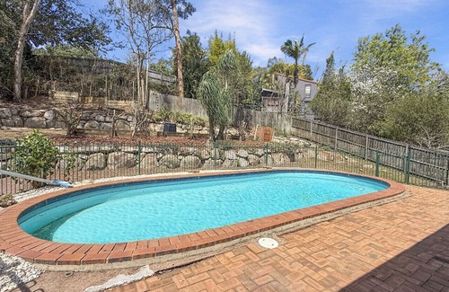 Kenmore Casa | Spacious Family Retreat with Pool/Pet friendly