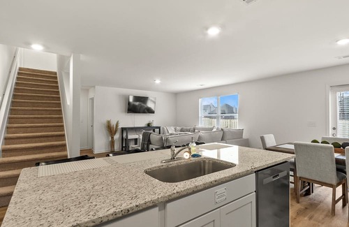 Northport Casa | Stunning Northport home 5bd 3bth and just 7 miles to UofA
