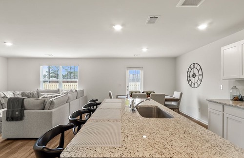 Northport Casa | Stunning Northport home 5bd 3bth and just 7 miles to UofA