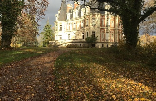 Hommes Cabaña | Private Pool House nestled within the magnificent Chateau grounds- Loire Valley.