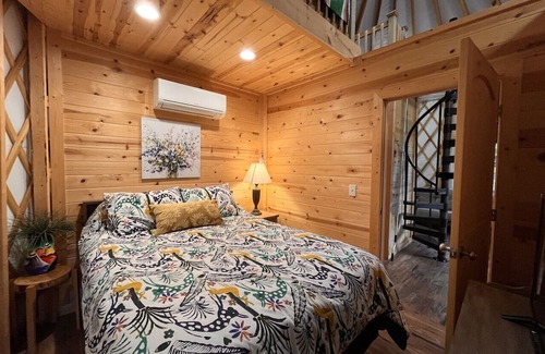 Floyd Cabina | New! YURTime by Buffalo Mountain Getaway