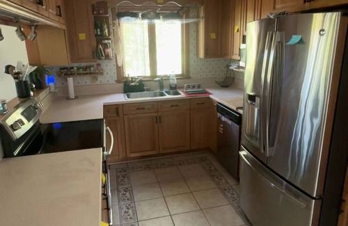 Springfield Casa | Spacious 4-bedroom house in charming Springfield with AC, fitness room