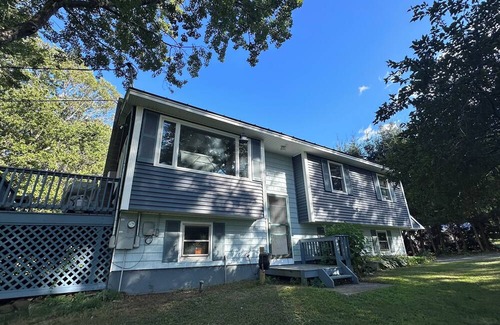 Springfield Casa | Spacious 4-bedroom house in charming Springfield with AC, fitness room