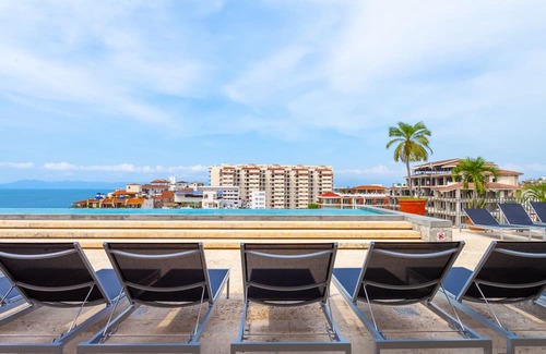 Centro Ixtapa Apartamento | Sunny Studio in Romantic Zone. Steps to Beach.