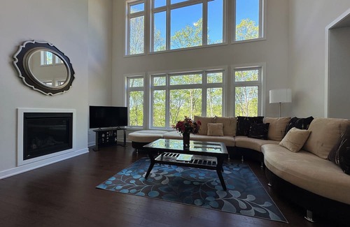 Dwight Cabaña | 3000SF Modern Cottage Algonquin, Muskoka