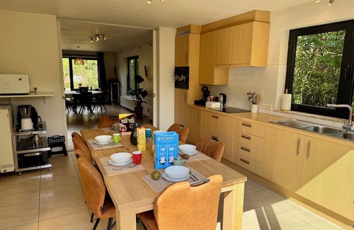 Stationsbuurt Zuid Villa | 3BR Villa w/Garden, Ping-Pong, Cinema, Parking