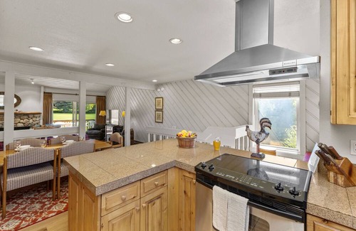 Elkhorn Village Condominio | Fairway Haven with Private hot tub!