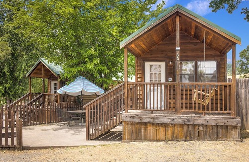 Willits Cabina | Mendocino Redwoods RV Resort