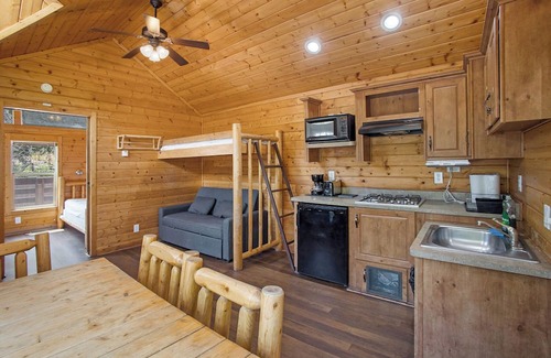 Willits Cabina | Mendocino Redwoods RV Resort